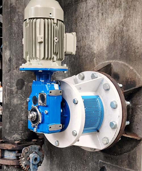 Geared motor drive, bearing housing and guarded seal area of an FMT side entry mixer